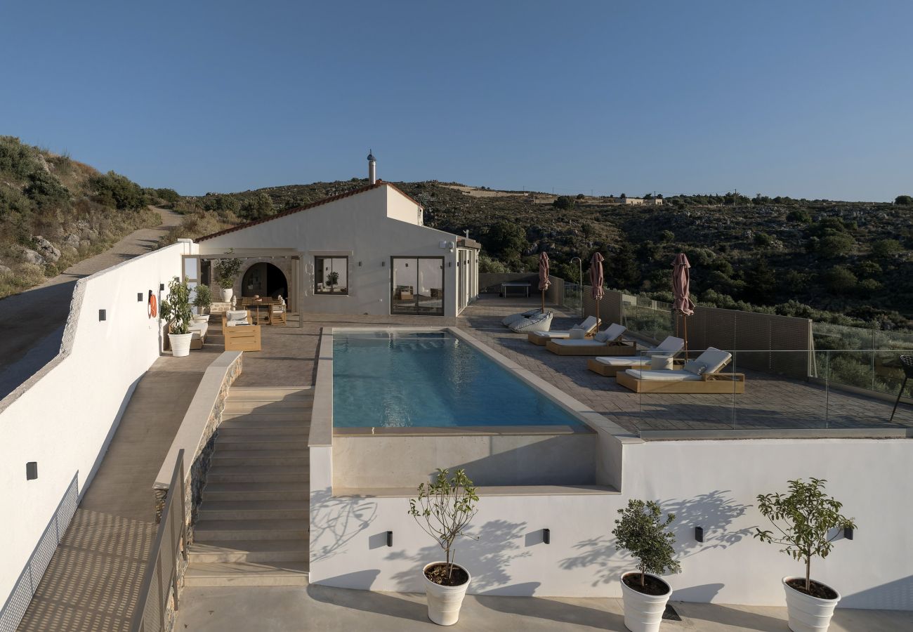 Villa in Atsipopoulo - Luxury Villa Maximos - With Private Heated Pool