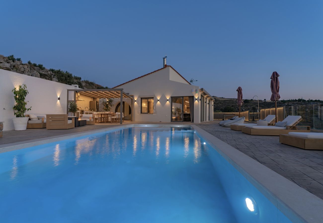 Villa in Atsipopoulo - Luxury Villa Maximos - With Private Heated Pool
