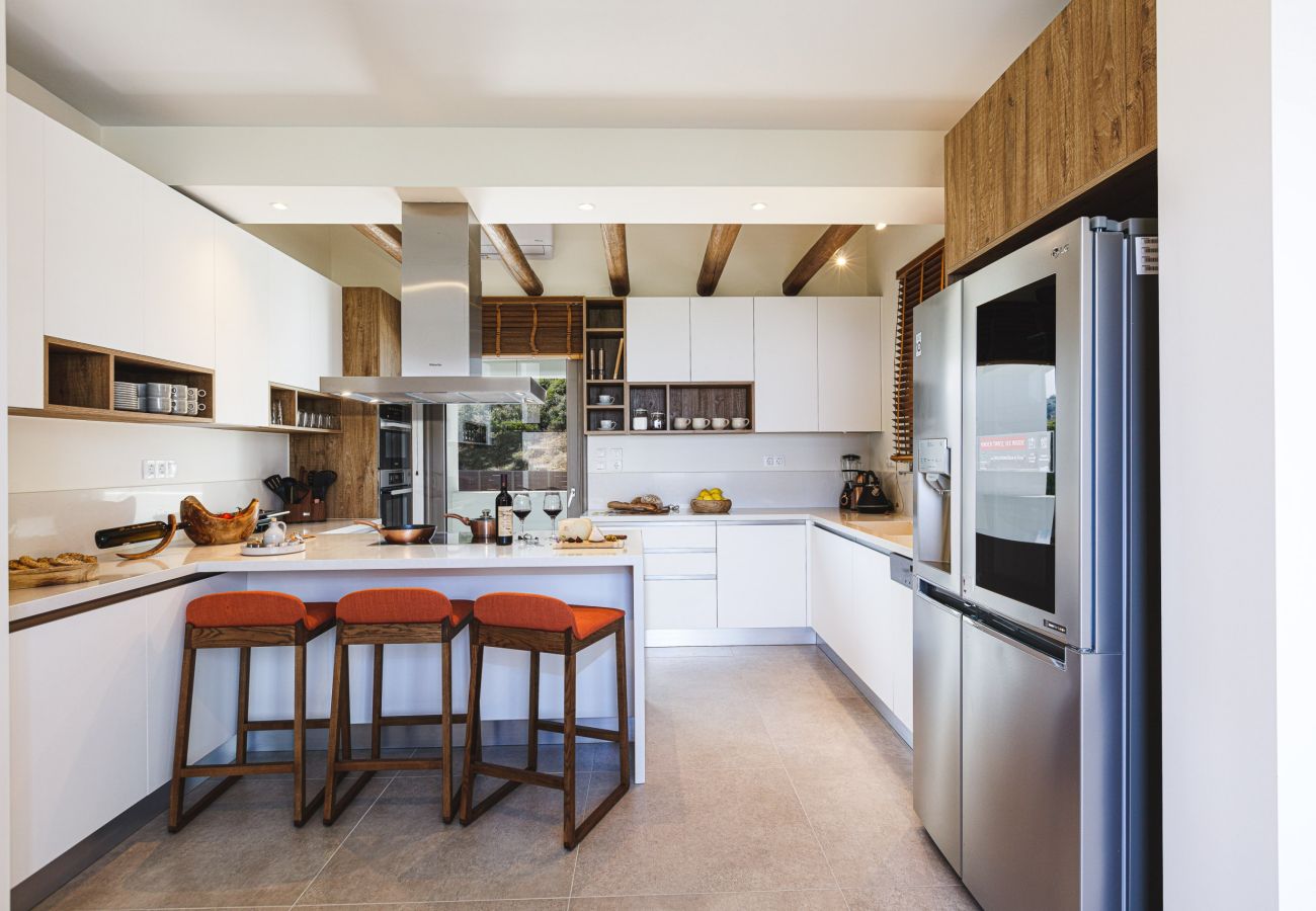 Villa in Maroulas - Luxurious Villa Rizes - with Private Pool