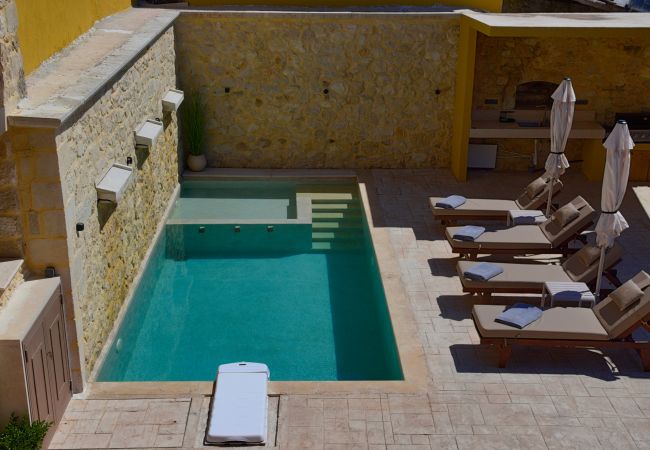 Villa in Saitoures - Villa Methorion Maner - With Private Pool