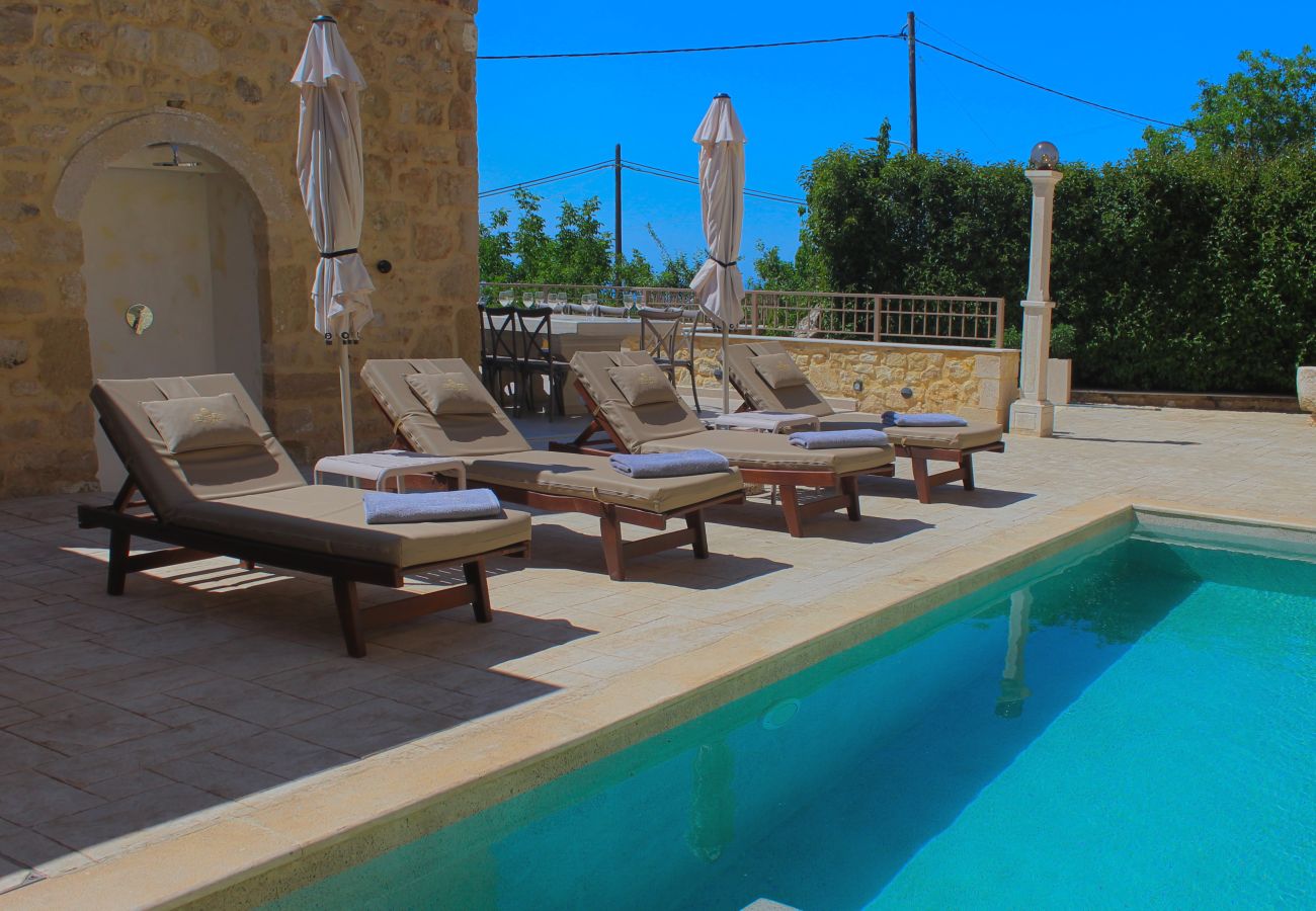 Villa in Saitoures - Villa Methorion Maner - With Private Pool