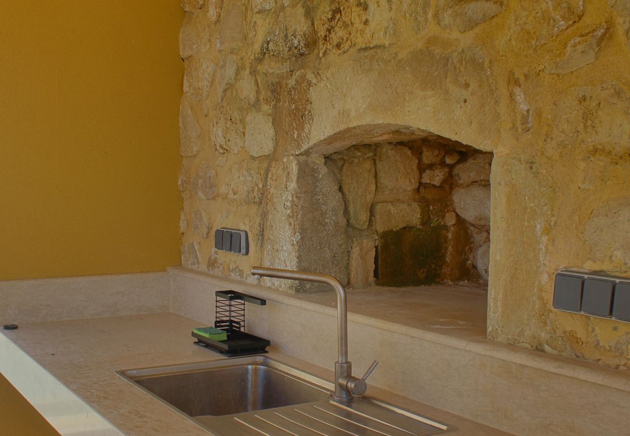 Villa in Saitoures - Villa Methorion Maner - With Private Pool