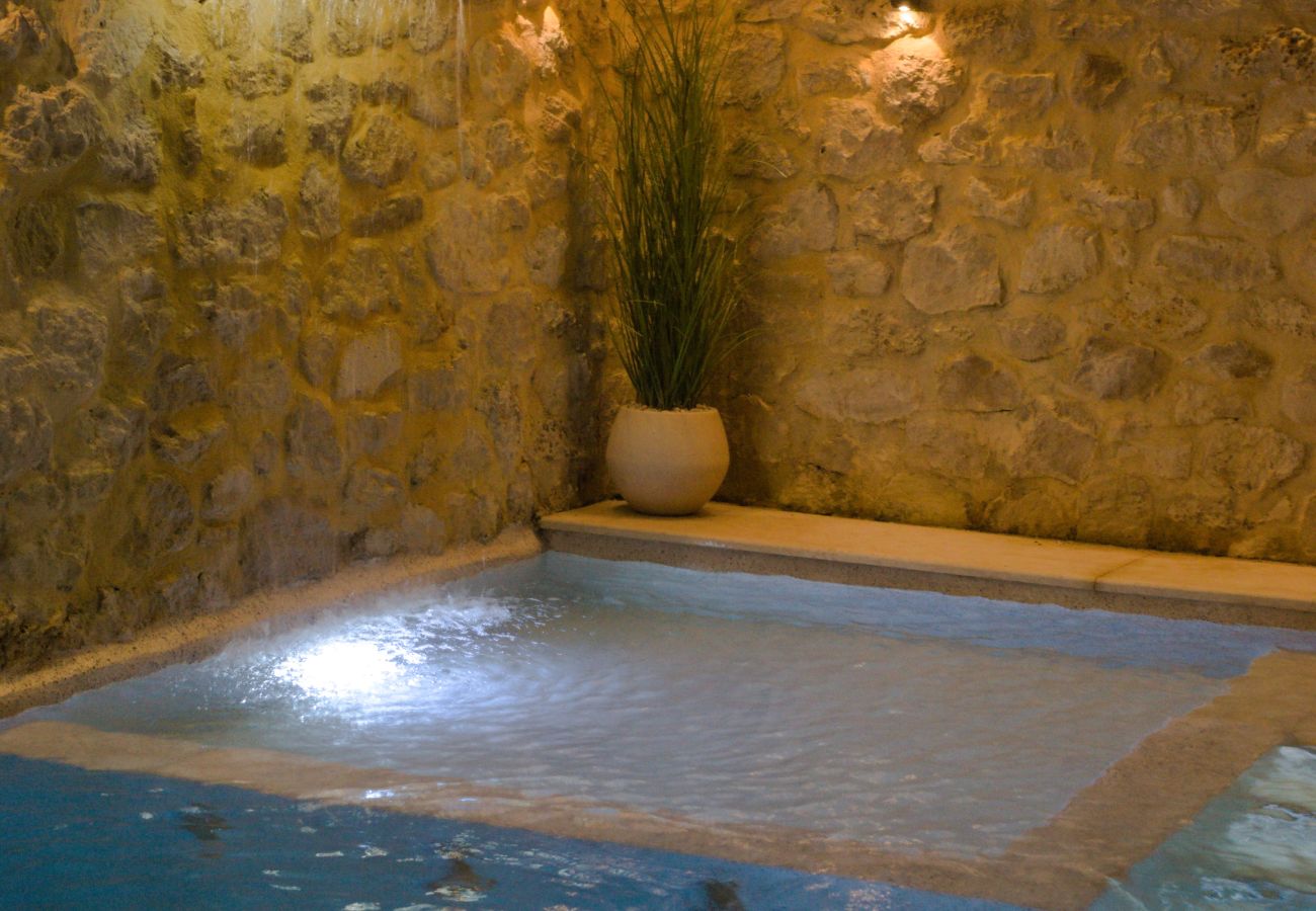 Villa in Saitoures - Villa Methorion Maner - With Private Pool