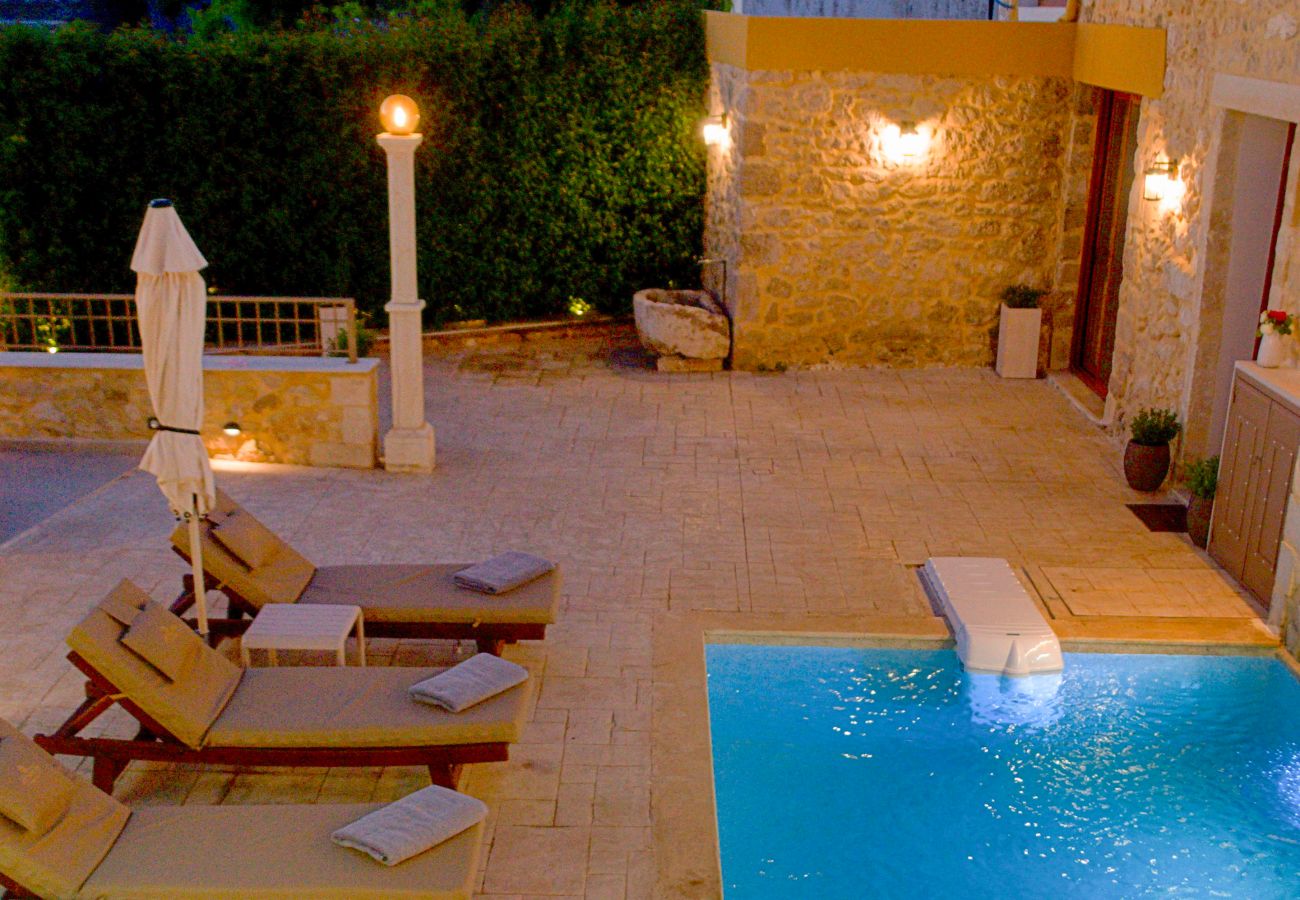 Villa in Saitoures - Villa Methorion Maner - With Private Pool