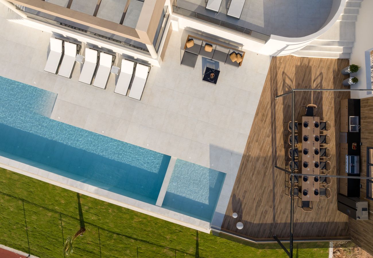 Villa in Bali - Dias Grand Villa - Indoor & Outdoor Pools 